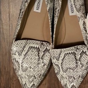 Barely worn Steve Madden shoes.